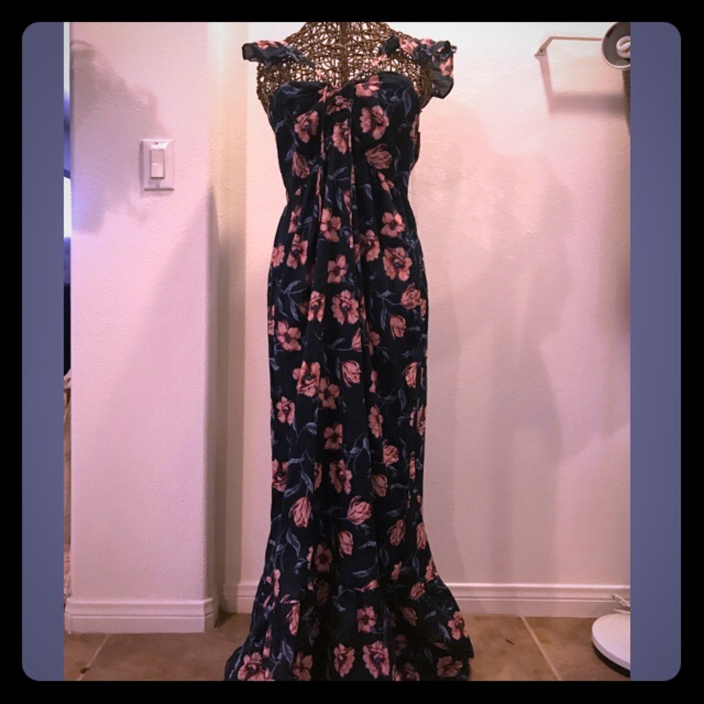 Navy spaghetti straps flower maxi dress 🌸